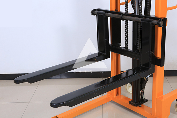 手動(dòng)堆高車(chē)叉車(chē) 手動(dòng)堆高車(chē)叉車(chē)